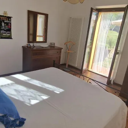 The Yellow House Apartment